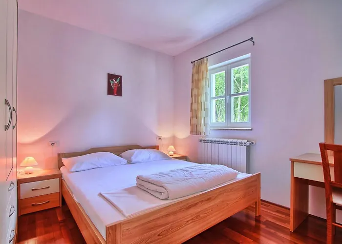 Holiday home Azura Hreljici